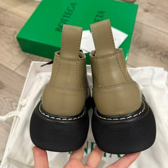 NIB Authentic Bottega Veneta Swell lace up boots - Picture 2 of 4